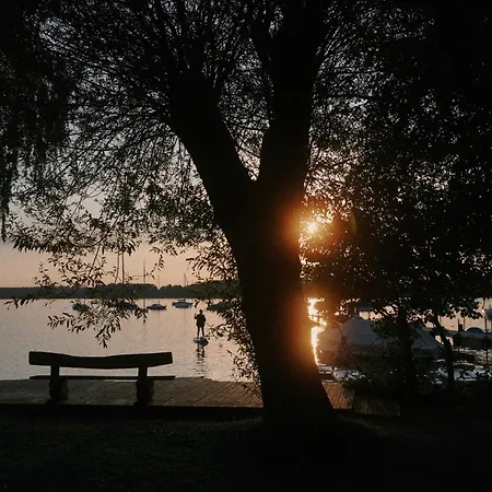Mio - Am - Bei Uns Verbringt Ihr Eine Wundervolle Zeit Direkt Am Wasser Worthsee